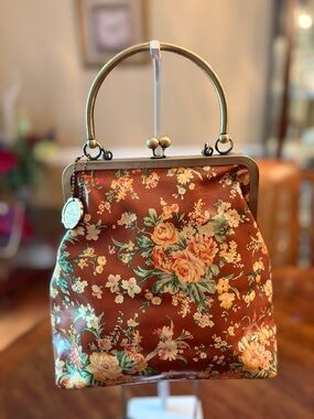 NWOT Patrica Nash Beautiful Floral Frame-Top Kiss Lock Handbag -